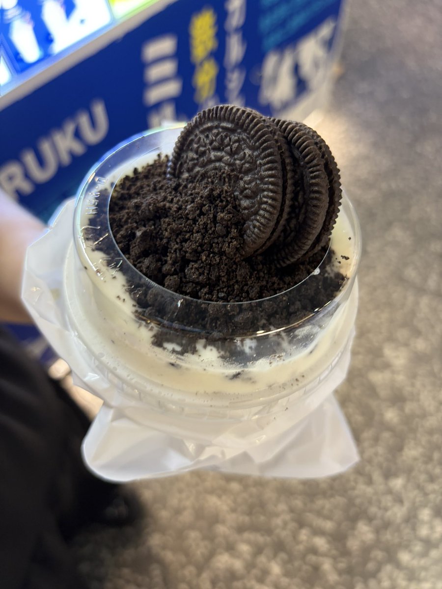 hbker07's tweet photo. กุเชื่อแล้วว่าอร่อยจริงๆ เพื่อนกุกินแล้วเพ้อไป 3วัน5วัน แบบอร่อยมาก นมปั่นนัว สั่งหวาน25%คือได้หวานน้อยที่แท้จริง แล้วมันอร่อยชิบหาย กินได้เรื่อยๆ ดูดจนหมดแก้ว อยากบ้า โอริโอ้ปั่นคือโคตรรรรรรรรรรรรรอร่อย ตาลุกวาว อยากกินทุกวัน ทำไงดี คือแบบ เดินเซนลาดตั้งนาน เพิ่งเคยซื้อ 🫠 https://t.co/I9wjaMYBdV