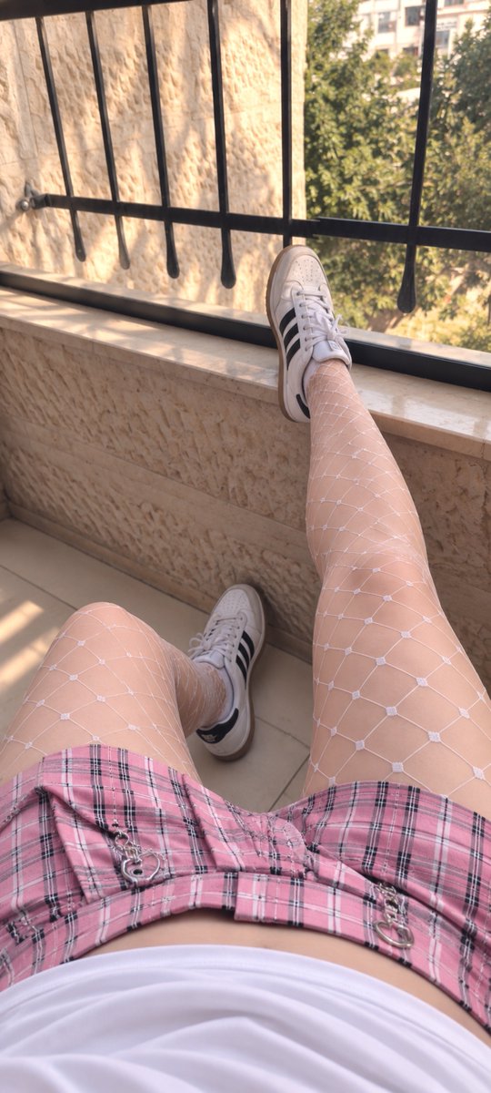Lumi_roze's tweet photo. Okay… I think I’m officially obsessed with this look 
#Crossdressing #Fishnets https://t.co/RsNIv7YGYk