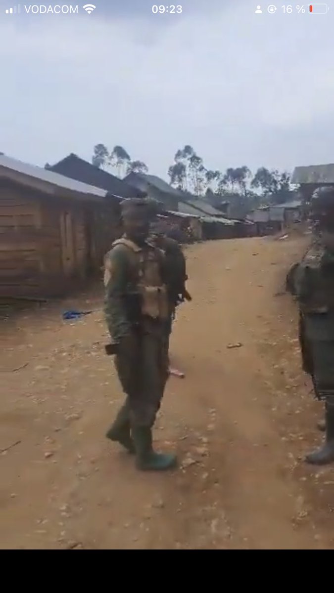 BergsonBtk600's tweet photo. 🛑🔥#Bonne_Nouvelle
Après des divergences liées sur le butin,plusieurs cadres rebelles #M23_Rdf sont tués
Plusieurs cadres dont des officiers militaires rebelles sont tués à #Burungu,ds le Masisi,par des hommes armés non identifiés alors qu’ils se retrouvaient dans une buvette. https://t.co/9m85GVMcjz