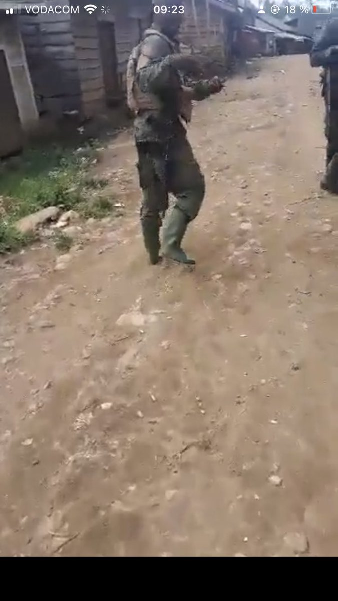 BergsonBtk600's tweet photo. 🛑🔥#Bonne_Nouvelle
Après des divergences liées sur le butin,plusieurs cadres rebelles #M23_Rdf sont tués
Plusieurs cadres dont des officiers militaires rebelles sont tués à #Burungu,ds le Masisi,par des hommes armés non identifiés alors qu’ils se retrouvaient dans une buvette. https://t.co/9m85GVMcjz