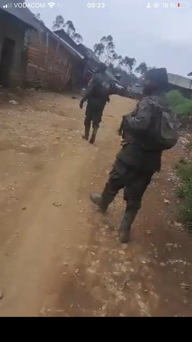 BergsonBtk600's tweet photo. 🛑🔥#Bonne_Nouvelle
Après des divergences liées sur le butin,plusieurs cadres rebelles #M23_Rdf sont tués
Plusieurs cadres dont des officiers militaires rebelles sont tués à #Burungu,ds le Masisi,par des hommes armés non identifiés alors qu’ils se retrouvaient dans une buvette. https://t.co/9m85GVMcjz