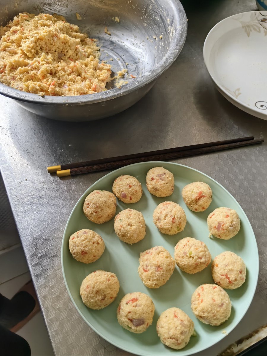 jgf9zVlZI1WnLB1's tweet photo. Check out this amazing fresh meat stuffing for wontons! The hidden trick Never overlook those small bean dregs and tiny acne-like spots in the tank—they make the flavor different! https://t.co/J41IlTJ1rv