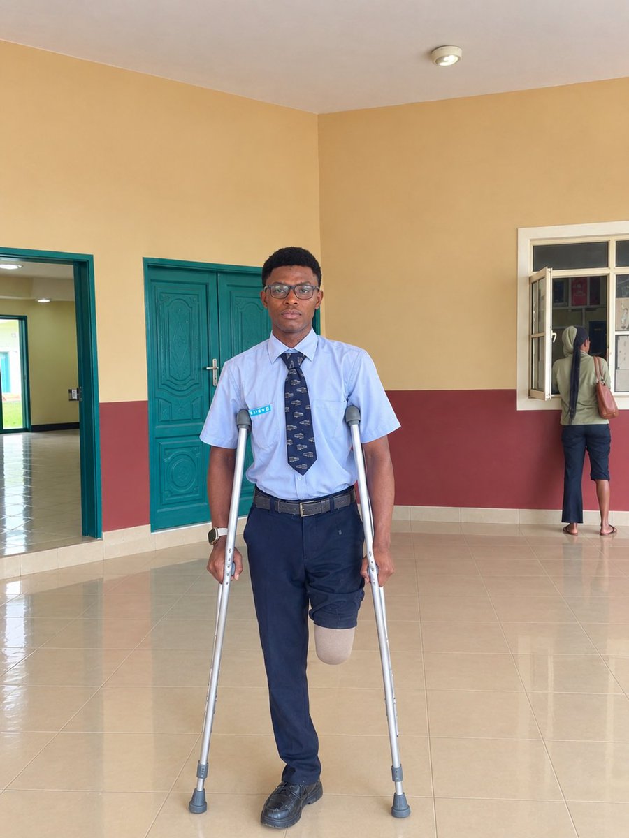 Iloabuchi_'s tweet photo. Life is so private nobody knew i did my project defense with an amputated leg. https://t.co/05fvHuAxNw