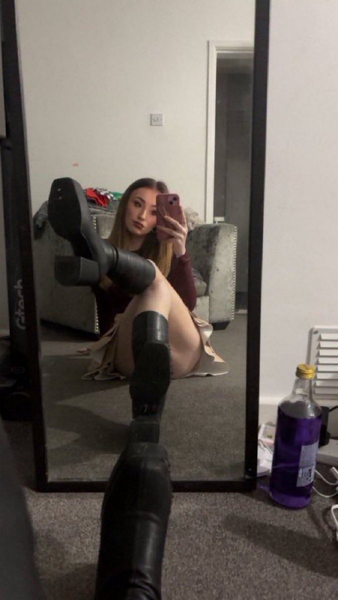 cokexcigarettes's tweet photo. RT if you’d let me break your balls in these boots 🫶🏻

Findom finsub femdom paypig cashcow humanatm footworship beta loser brat finbrat joi humiliation whalesub sellingcontent https://t.co/cd1tYZlY9s