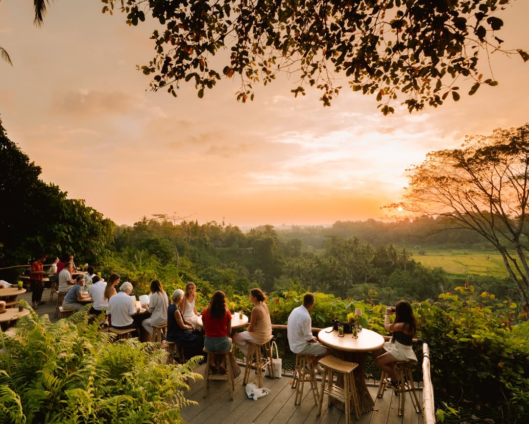 Ajay_10am's tweet photo. Golden Hour Sunset Dining at Bambu Indah, Ubud

https://t.co/3bVoKMDEBO
#bamboo
#ubud
#NatureEscape https://t.co/SxLUi2NAdr