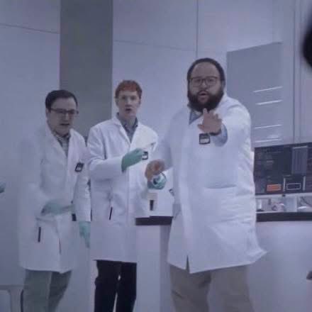 SiezerW's tweet photo. Since the virus isn’t airborne, how exactly did these doctors leak the virus?
#ResidentEvil https://t.co/gOyxkcbX3M