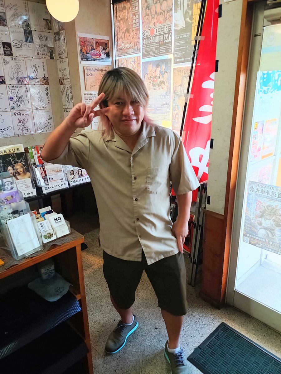 hama8888's tweet photo. うわぁーーー!!
濱蛸に川崎市のプロレス団体プロレスリングヒートアップのプロレスラー #TAMURA☆GENE☆選手が来てくれました!
GENE選手は今夜名古屋鶴舞スポルティーバアリーナで行われる水曜カレープロレスに参戦
#水プロ 初代ベルト王者を決めるトーナメントも始まります
皆様是非!
#heatuppw https://t.co/UhDTHFBnpC