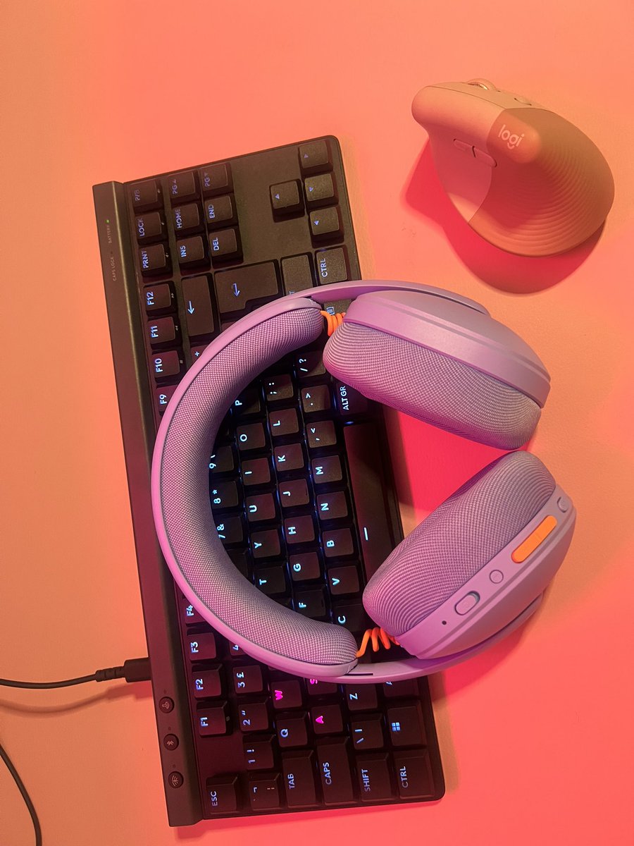 NinjaPulls's tweet photo. Only days left!
#AD • Another great deal on the G325 headset during the #LPDD
Snug fit & lightweight enough, so I can wear them during my streaming sessions!
I fractured vertebrae in my neck, so most headsets are too heavy!
Full details: https://t.co/jIw7UFJyeL
@LogitechGUK https://t.co/6ptGi1PMLT