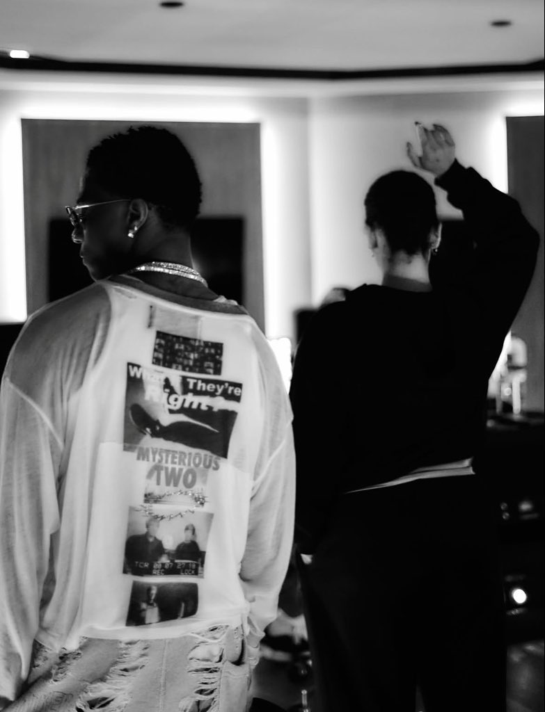 honestfc1's tweet photo. Who’s that girl beside Wizkid? https://t.co/hj9KXJU5JR