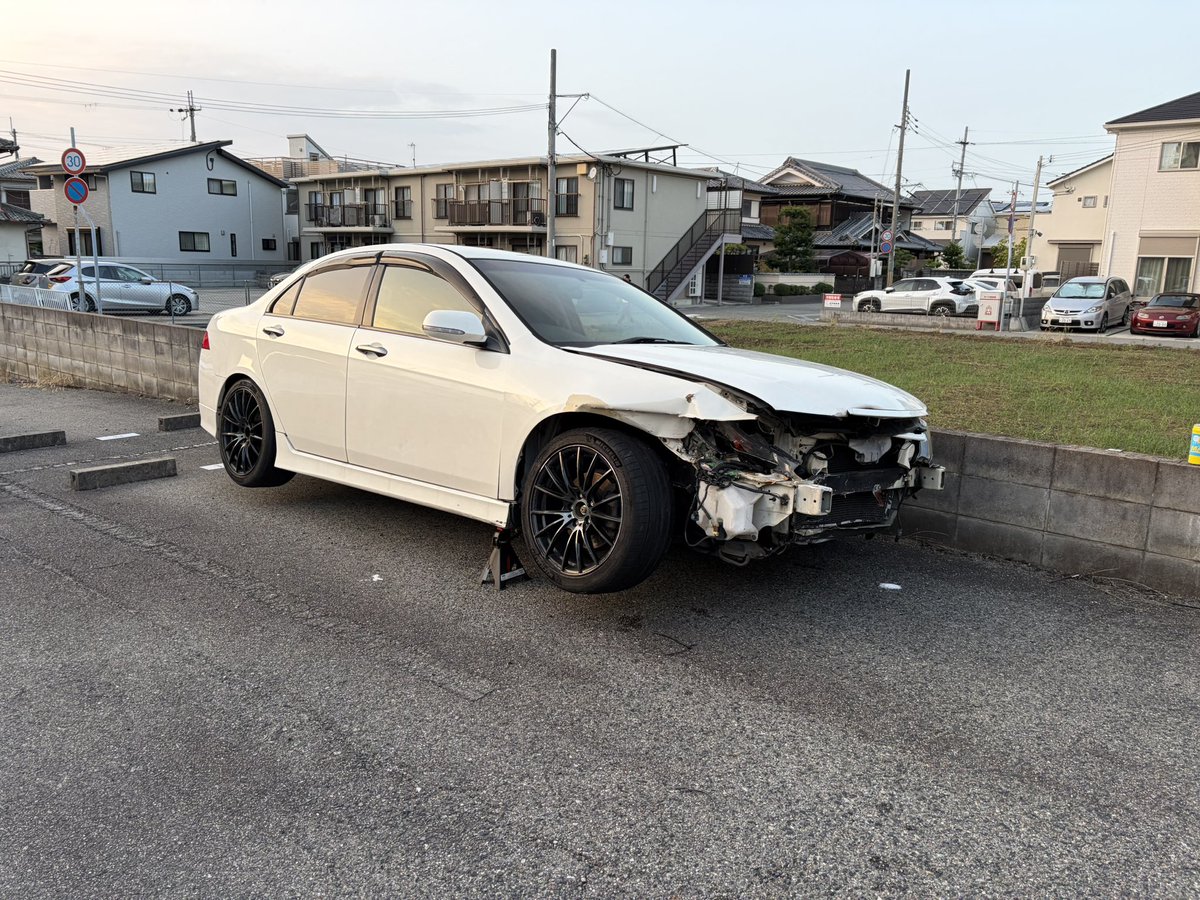 ncp911087199's tweet photo. アコードユーロR CL7 6mt
丸車でいる子おらへんかなぁ
前ぶつ��てるからラジエーターとフロン��バンパー、フレーム直せば他はめっちゃきれい
車検はまだある
#車売ります
#部品取り https://t.co/RoBYJKSC8D