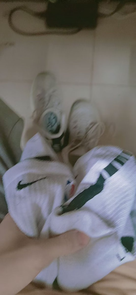 enjings's tweet photo. 来有球鞋癖好的 真心想给自己找个长期忠心臣服 追随的dom爹的小狗 会真心相互对待 嘴炮 精虫上脑勿扰 不喜老胖 https://t.co/uRGgWEMgr3