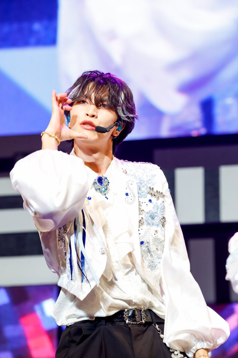 realsoundjp's tweet photo. ＼ ✦✧ ICEx ライブ写真公開 ✧✦ ／

📸写真ギャラリーはこちら
https://t.co/5W53GKhmaY

🗣️『FRESHest!!』で見せた8人の成長と勢い
https://t.co/qlj0uGUcbg
#ICEx #FRESHest https://t.co/GZWx8UgxVe
