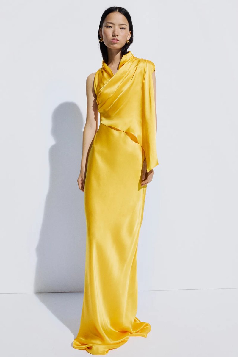 kendam_com's tweet photo. Tove Spring Summer 2027 collection lookbook presented at Paris Fashion Week SS27 https://t.co/zf1HdkzJ5n
- - -
#Tove #SS27 #Lookbooks #FashionWeek #MFWSS27 #Kendam https://t.co/D7fVSOrXyx