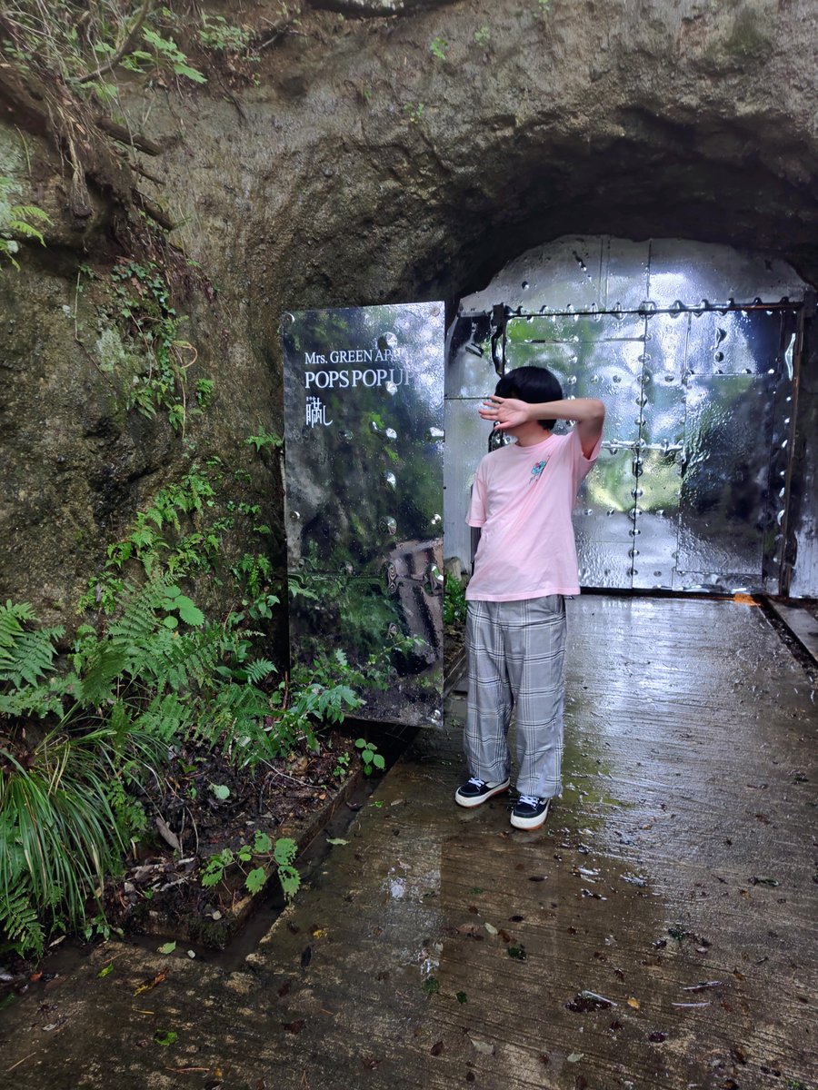 yuu011001100110's tweet photo. せっかくなので地元でやってるミセスのポップアップに行ってきた
洞窟の中でCD売ってた😂
こんな田舎よく選んだなw https://t.co/kd9G3iEoig
