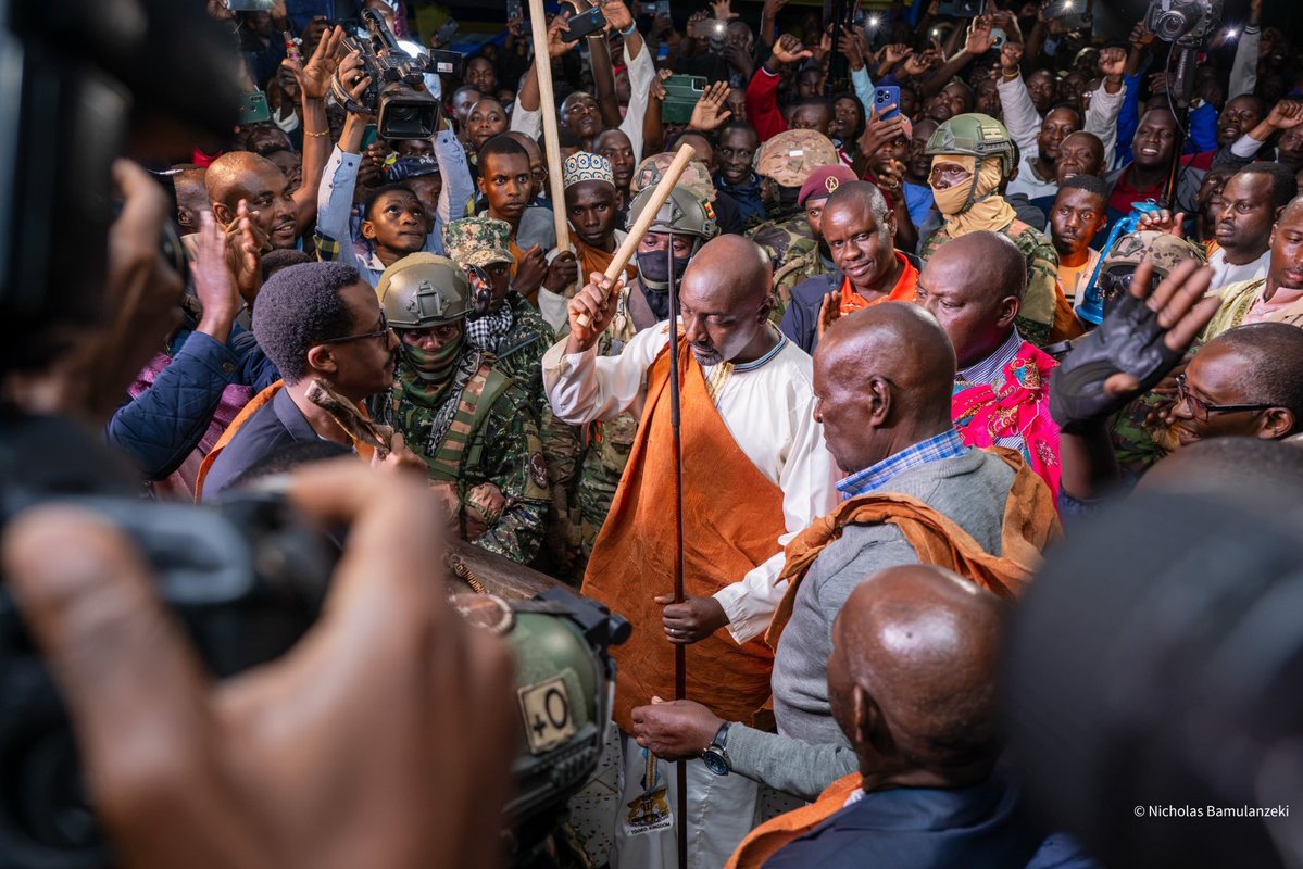 andyarinaitwe's tweet photo. Team Baby Oyo🤔😄🤔
So after all this happiness and celebrations u have witnessed in Tooro, u still think Batooro are not happy with the new king🤣🤣👐👐👐 https://t.co/8zV2vFmtoq
