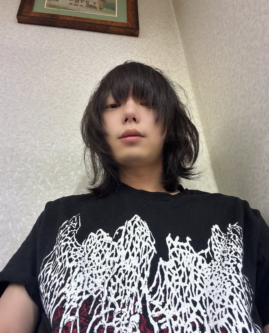 zansatsubiyo_ri's tweet photo. honmei that takes selfies like a 40 year old mom on facebook but mogs in chekis https://t.co/VgM43UdUSQ
