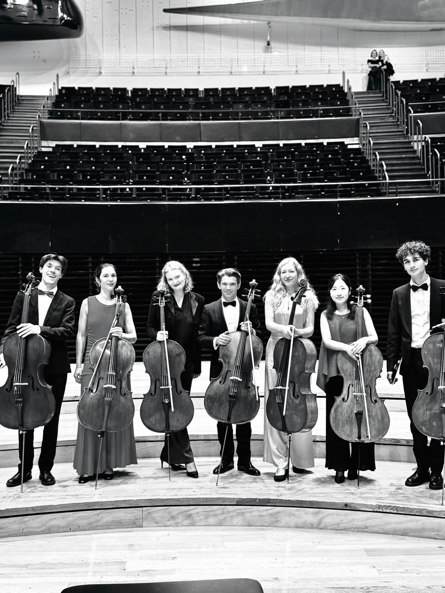 GautierCapucon's tweet photo. Hier soir, la Philharmonie de Paris vibrait au son de CAPUCELLI ✨🎻

Tchaïkovski, Verdi, Dvořák, Piazzolla, Bernstein… jusqu’au Boléro de Ravel 🔥
‘Wake’ de Jean-Benoit Dunckel ou encore ‘Heptasyllabes’ de Richard Dubugnon

Et un moment d’exception : la création mondiale de ‘Canzone’ de Thierry Escaich🙏

Merci Paris ❤️

📷 @julianicte @ Helena @rb_artists 

@philharmonie @WarnerClassics @FondationGC 
#Cello #Music #capucelli  #GautierCapucon  #Gaïa