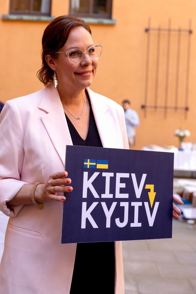 JohannaNyman5's tweet photo. Sweden has historically used the Russian transliteration “Kiev” in Swedish. Now, the Swedish government and government agencies are using the Ukrainian transliteration “Kyjiv.”

This matters because Ukraine has long promoted Ukrainian transliterations to counter the legacy of Russification and the erasure of Ukrainian identity.

Still waiting for our major commercial news outlets to follow suit. If the Swedish government can make the switch, so can our media.