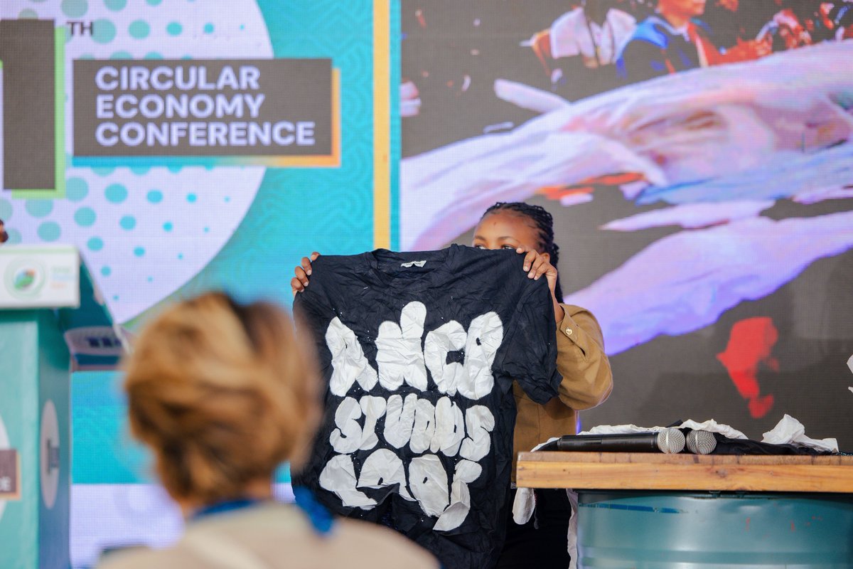 KEPSA_KENYA's tweet photo. @SustainaBizKe @GrowthAfrica @Bopinc @BSRnews @Swisscontact Unpacking a Mutumba Bale dives into assumptions vs. reality. Featuring interactive polls, a sneak preview of a Gikomba T-shirt bale, &amp; a close look at profitability, dominant fabrics, and origin. Led by Jeremy Kaburu, Research Specialist, KPP, Peris Wanjiku, &amp; Mary Wanjiru. https://t.co/dfSMXZpVB7
