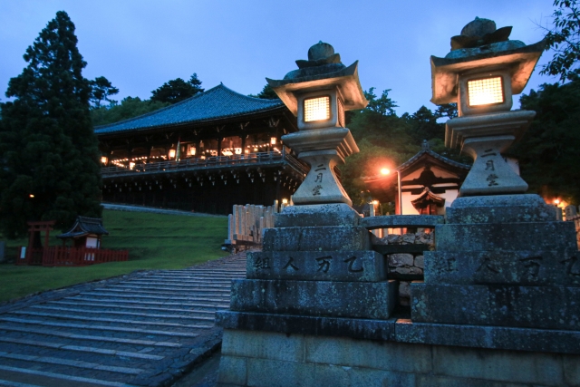 Explo_Kyoto2026's tweet photo. Todai‑ji and Nigatsu‑do are best visited from late afternoon into the night. How about a relaxed autumn trip to Nara?
#Nara #Todaiji #Autumn #Japan #nara #travel https://t.co/IhufUPjVKV