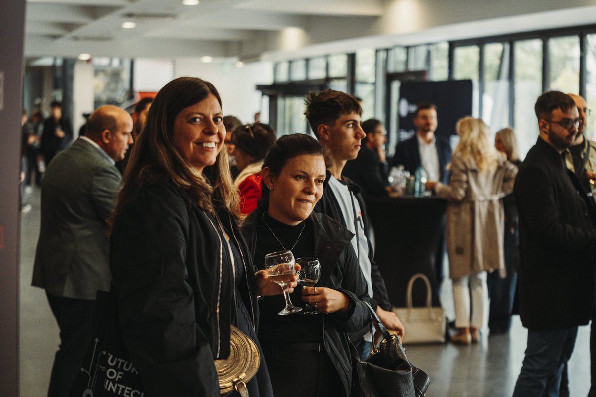 cometsweb3's tweet photo. Happy to have organised the closing event of @BWBulgaria and the Future Finance Forum in Sofia 🇧🇬 last week, together with @AvaxTeam1 and @build_rooms!

Thank you so much Sofia! We’ll come back! https://t.co/PnDs3EHI0D