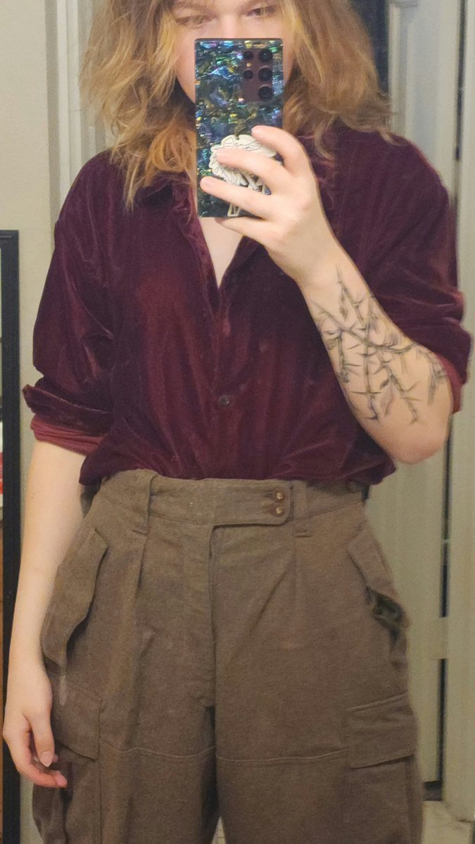 RustyFangs_'s tweet photo. @lilybeeX3 Meh photo of the pants in question https://t.co/FFkoMdvncf