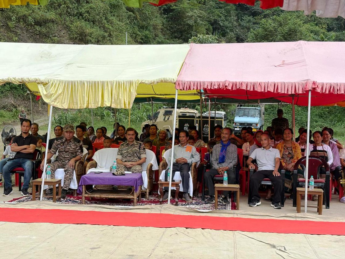 86Bncrpf's tweet photo. On 30/09/2026, under the aegis of IG M&amp;N Sector CRPF and under the supervision of CO 86Bn CRPF, a Civic Action Programme was conducted by 86 Bn CRPF at Sehjang village, Kangpokpi District, Manipur and distributed solar light  and accessories to the villagers. https://t.co/6NNFQ6vymv