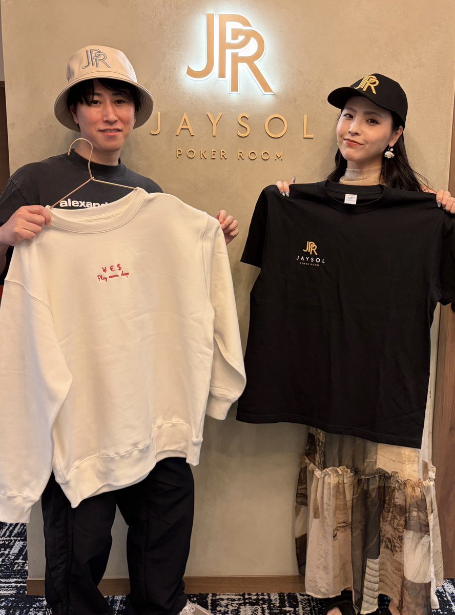 jaysol_brothers's tweet photo. 元E-girlsの武藤千春さんと制作したアパレル「JAYSOL」のオンラインショップが開設されました！
ポーカーから生まれた遊び心を、日常のスタイルへ。「JPR 」「¥€$」 2つのロゴで楽しむコレクション。
生地の質感からシルエットまで、武藤さんのこだわりが詰まった自信作です
https://t.co/GfUx8lbE3l https://t.co/mNXApiIm6x