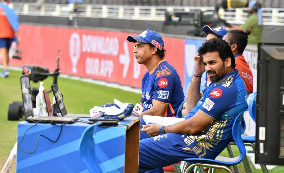 Realsuperkings's tweet photo. 🚨 MI EMIRATES NEW HEAD COACH 💙

• Mark Boucher is named the new Head Coach of MI Emirates for ILT20 Season 5! 🔥

• Robin Singh (ends long-standing 16-year association with MI family)

Robin Singh in CSK? 👀💛 https://t.co/DJ5mFHxDYd