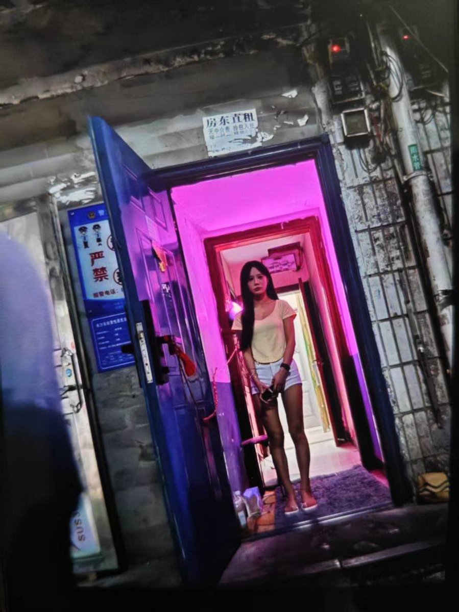 Abdrum24's tweet photo. 网友都说：北西安，北南长沙。
街旅双雄。

西安，袁旗寨。

长沙，玉兰路。 #城中村 #扫街 https://t.co/m2xPGPzVzI