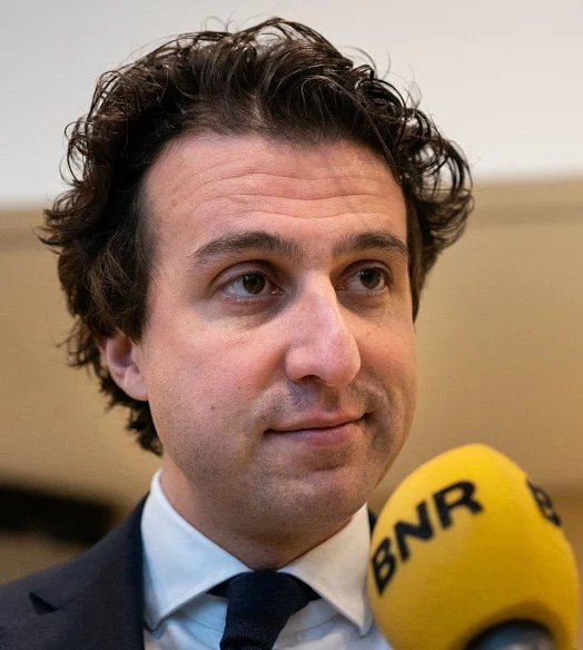 MSoll123321's tweet photo. De nieuwe lijsttrekker van de VVD. https://t.co/9QAZwjqZCP