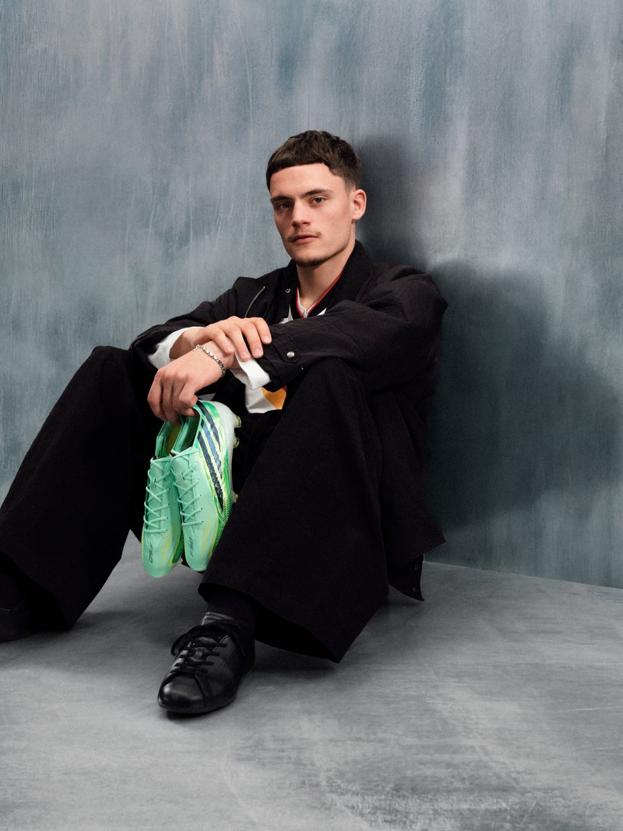 LFC's tweet photo. pick your side. team Pred 🆚 F50?

@adidasfootball https://t.co/UBB7KMUy5i