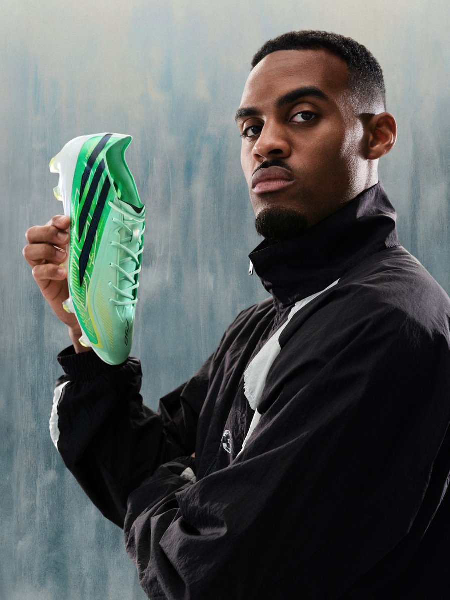 LFC's tweet photo. pick your side. team Pred 🆚 F50?

@adidasfootball https://t.co/UBB7KMUy5i