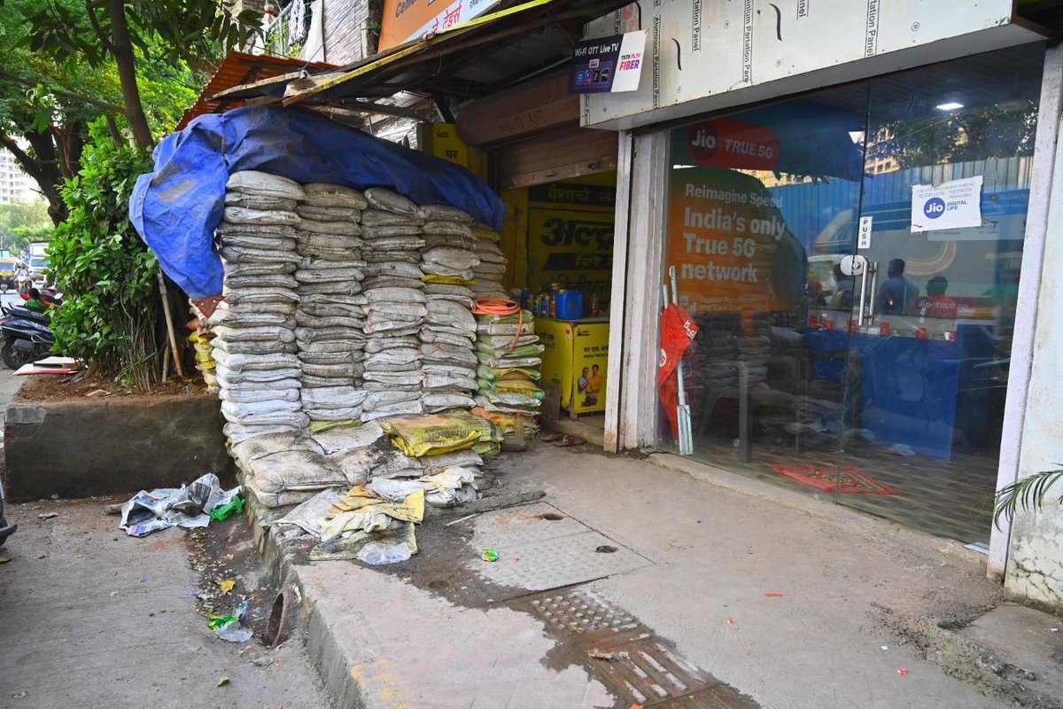 ChandivaliCCWA's tweet photo. Chandivali residents audit footpaths to debunk BMC’s ‘Pedestrian First’ claims. Article in today's Hindustan Times.
Reported by @Osamaarawal in today's @htTweets @AshwiniBhide @mybmc @mybmcWardL @mayor_mumbai @CMOMaharashtra @VarshaEGaikwad https://t.co/OjSsbP6a7Y