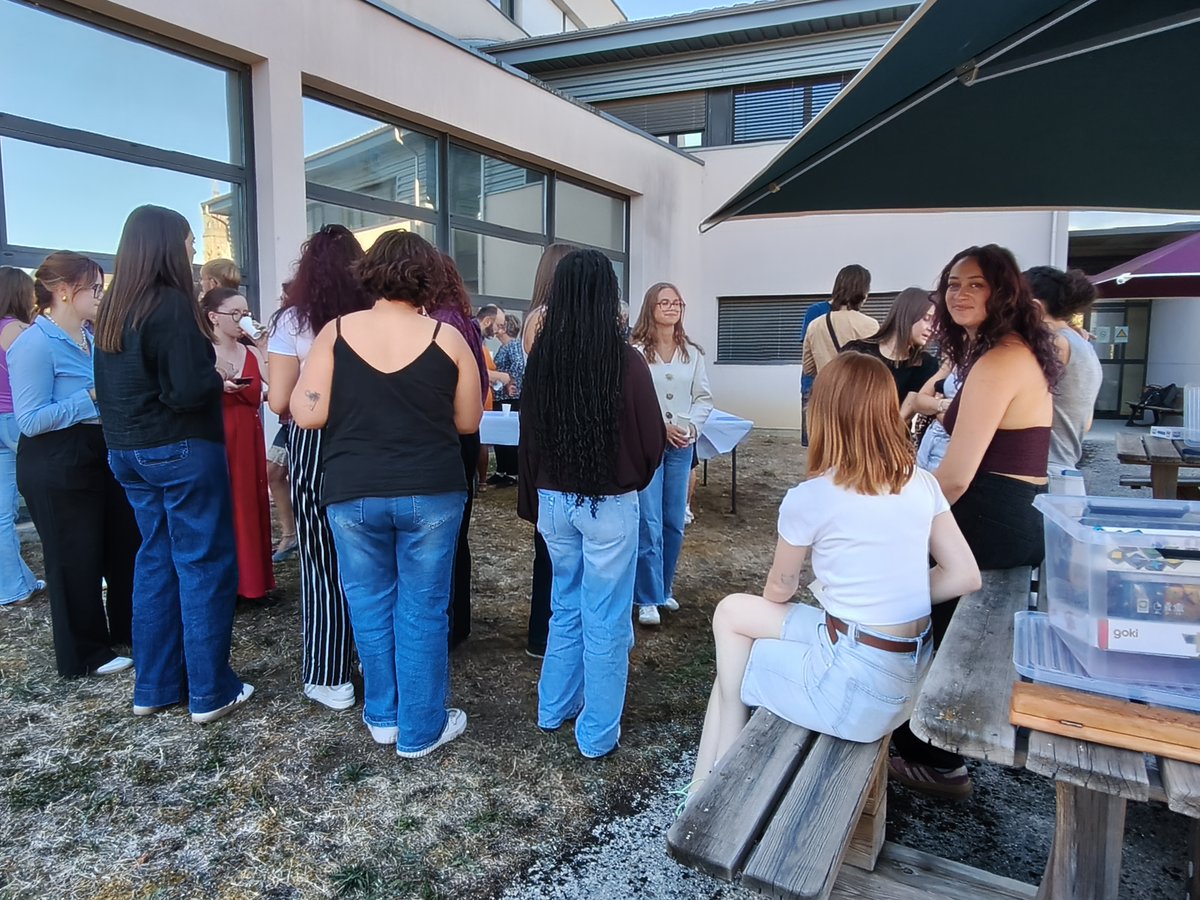 INSPECVL's tweet photo. 🍰 Le 23 septembre, les étudiants en M2E mention professorat des écoles du centre de formation de Bourges de l'INSPÉ CVL se sont retrouvés pour partager un goûter d'intégration dans la convivialité ! https://t.co/8TedRHMVu7