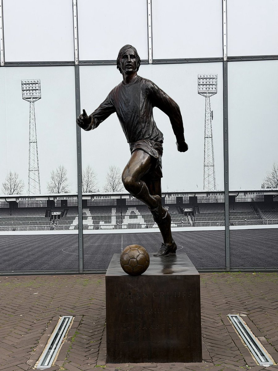 shabanimajidy's tweet photo. Just me paying my respects at the Johan Cruyff ArenA. A tribute to a man whose vision, philosophy, and football changed the game forever. His legacy goes far beyond the pitch. 🐐
#Amsterdam #Nertheland #FootballTwitter https://t.co/X5FE0GR6I0