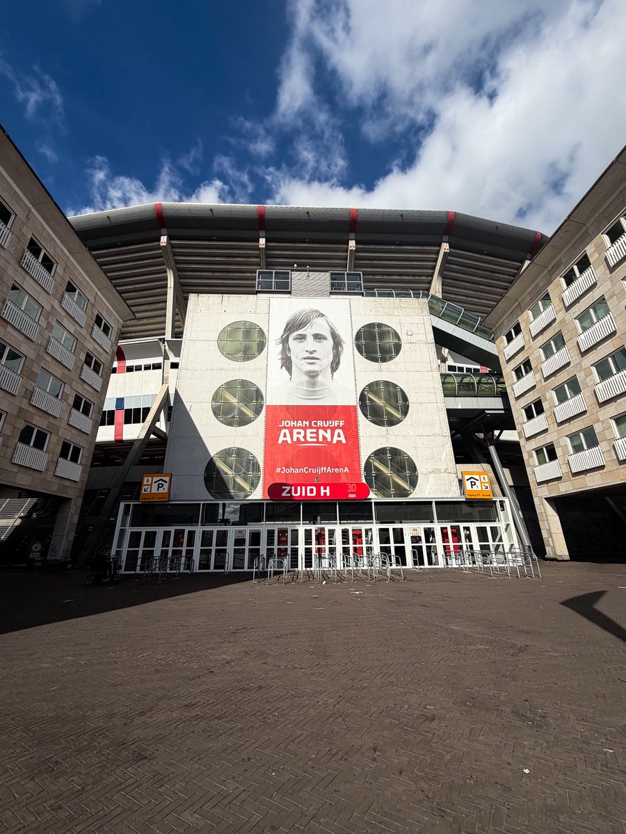 shabanimajidy's tweet photo. Just me paying my respects at the Johan Cruyff ArenA. A tribute to a man whose vision, philosophy, and football changed the game forever. His legacy goes far beyond the pitch. 🐐
#Amsterdam #Nertheland #FootballTwitter https://t.co/X5FE0GR6I0