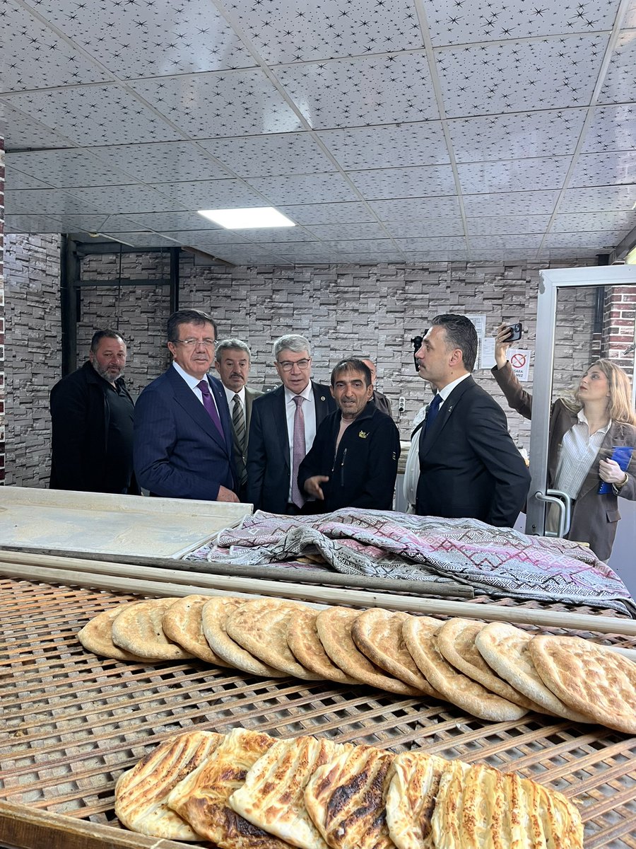 ZeybekciNihat's tweet photo. 📍 Pertek | Tunceli

Türkiye Yüzyılı Buluşmalarımız kapsamında Pertek’te hemşehrilerimizle bir aradayız.

Gönül gönüle veriyor, taleplerini dinliyor, Türkiye Yüzyılı hedeflerimiz doğrultusunda birlikte yürüyoruz.

Samimi sohbetleri ve sıcak karşılamaları için tüm hemşehrilerimize teşekkür ediyorum.