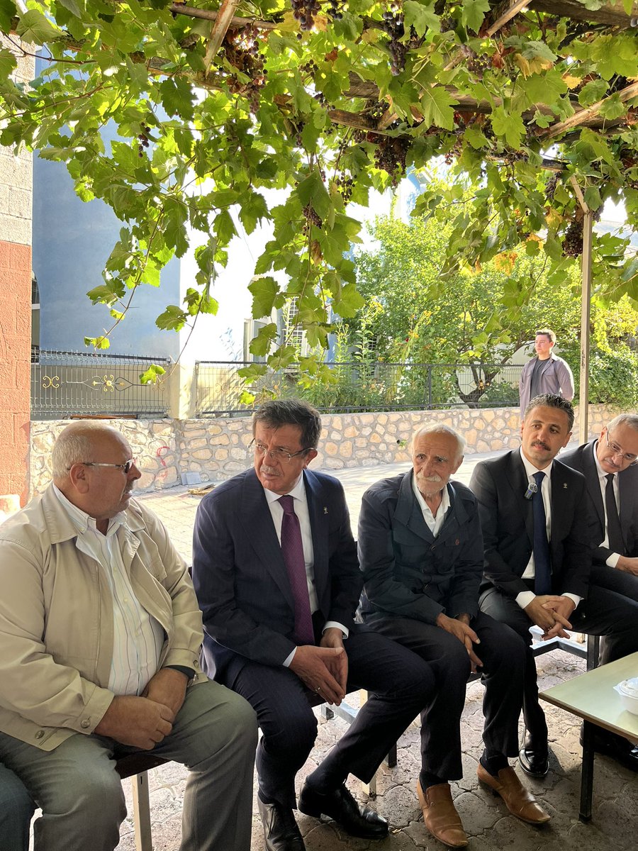 ZeybekciNihat's tweet photo. 📍 Pertek | Tunceli

Türkiye Yüzyılı Buluşmalarımız kapsamında Pertek’te hemşehrilerimizle bir aradayız.

Gönül gönüle veriyor, taleplerini dinliyor, Türkiye Yüzyılı hedeflerimiz doğrultusunda birlikte yürüyoruz.

Samimi sohbetleri ve sıcak karşılamaları için tüm hemşehrilerimize teşekkür ediyorum.