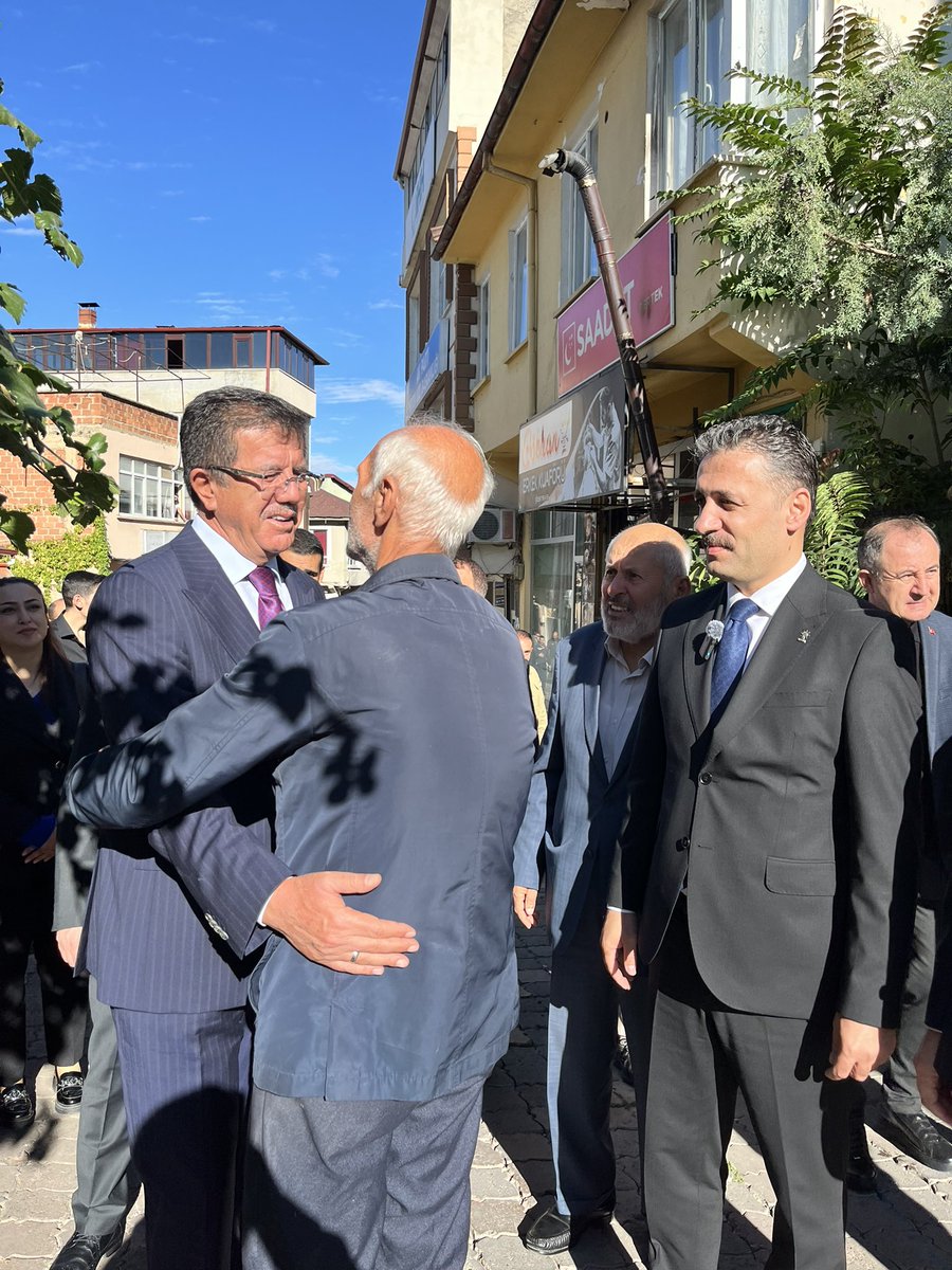 ZeybekciNihat's tweet photo. 📍 Pertek | Tunceli

Türkiye Yüzyılı Buluşmalarımız kapsamında Pertek’te hemşehrilerimizle bir aradayız.

Gönül gönüle veriyor, taleplerini dinliyor, Türkiye Yüzyılı hedeflerimiz doğrultusunda birlikte yürüyoruz.

Samimi sohbetleri ve sıcak karşılamaları için tüm hemşehrilerimize teşekkür ediyorum.