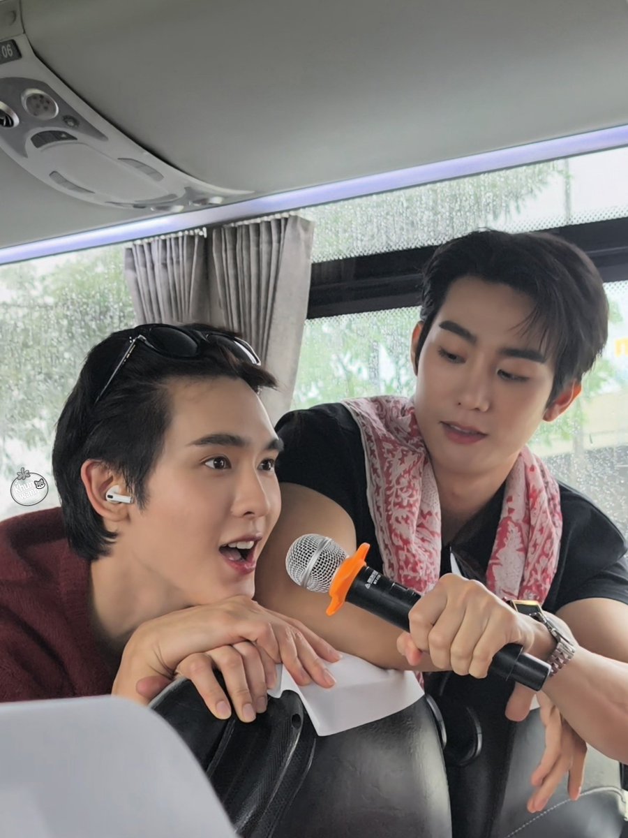 khunwann_'s tweet photo. ถ้าเราจำชื่อแคมเปญไม่ได้ ก็ทำตาแป๋วๆ ให้แบรนด์ไปก่อนได้ ♥️🖤 🥰

#BonchonStaycationxFB
#ForceBook #fforce_ #kasibook #bonchonthailand https://t.co/iwEGiIIwFH