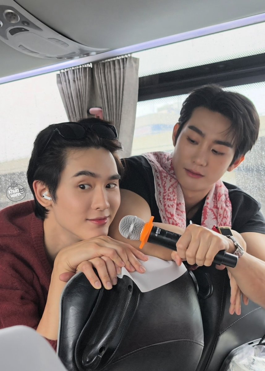 khunwann_'s tweet photo. ถ้าเราจำชื่อแคมเปญไม่ได้ ก็ทำตาแป๋วๆ ให้แบรนด์ไปก่อนได้ ♥️🖤 🥰

#BonchonStaycationxFB
#ForceBook #fforce_ #kasibook #bonchonthailand https://t.co/iwEGiIIwFH