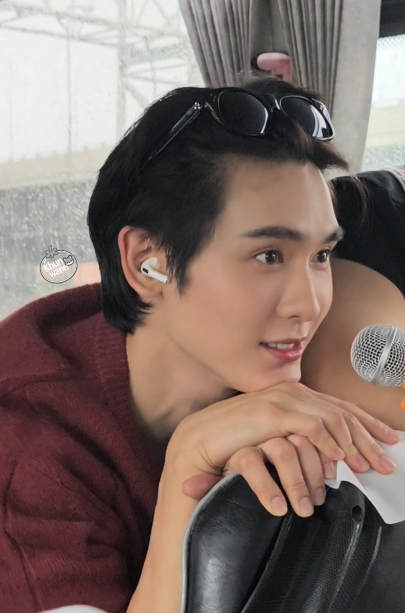 khunwann_'s tweet photo. ถ้าเราจำชื่อแคมเปญไม่ได้ ก็ทำตาแป๋วๆ ให้แบรนด์ไปก่อนได้ ♥️🖤 🥰

#BonchonStaycationxFB
#ForceBook #fforce_ #kasibook #bonchonthailand https://t.co/iwEGiIIwFH
