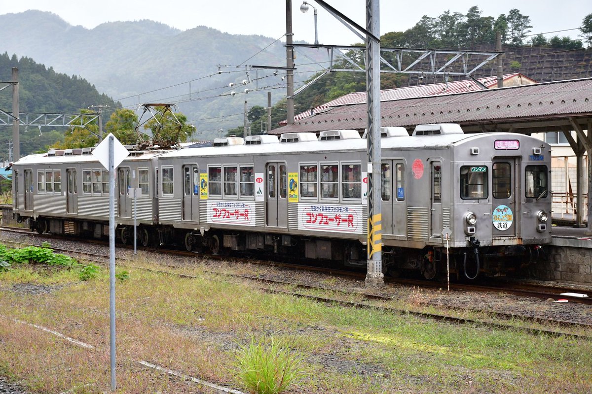 sgk00it's tweet photo. 昭和40年生の東急車がゴトゴトと揺れながら発車していくさまは圧巻である。 https://t.co/62v3ftMYNv