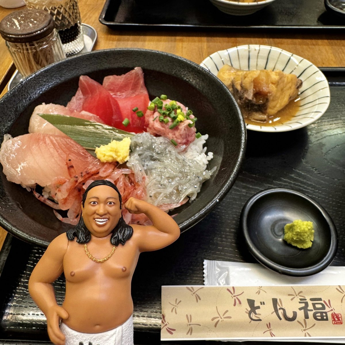 MercTrucks's tweet photo. もしもガリア王国でハロウィンするとしたら、猫ラグズはヤニねこがトレンド入りするだろうww https://t.co/MOBQaFbR7H