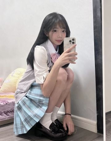 bitchmaster123's tweet photo. 曝光投稿
姓名：冯雨欣
年龄：18
身高：163
体重：52kg
乳头：粉色
骚逼：粉
阴毛：少
职业：学生
爱好：聊黄 https://t.co/euqrupsHrD