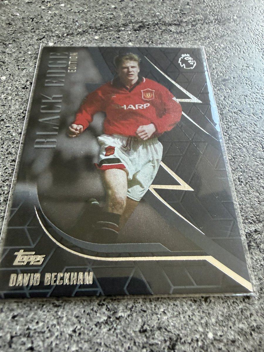 RudoSportsCards's tweet photo. My current favourite card:

David Beckham Black Edge Edition.

Exclusive to Hobby Boxes in the Topps Flagship Premier League.

Every collector seems to have a certain player and mine is definitely Beckham, looking forward to expanding the collection. https://t.co/LjJiXcQhPU