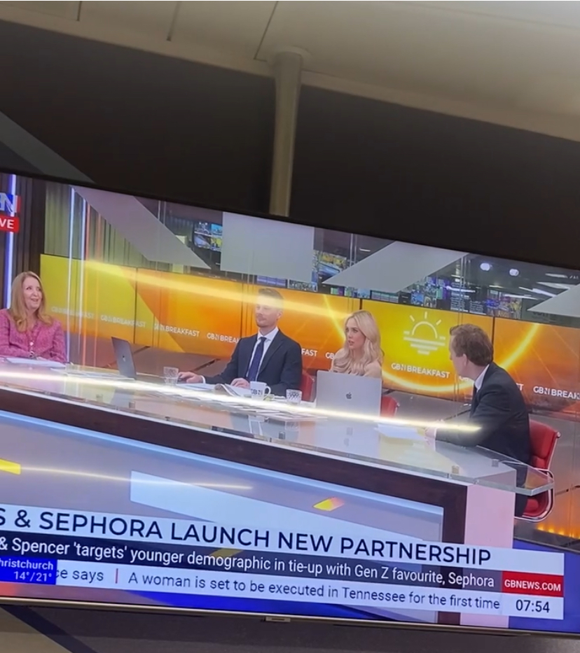 GillianMcKeith's tweet photo. Well, that was fun! 📺
Up bright and VERY early to join Ellie and Alex on @GBNEWS for a romp through today’s papers.
Some great stories.
And naturally, I had a few things to say about all of it! 😂
Loved every minute.
#GBNews #PaperReview https://t.co/polXmQmW8j