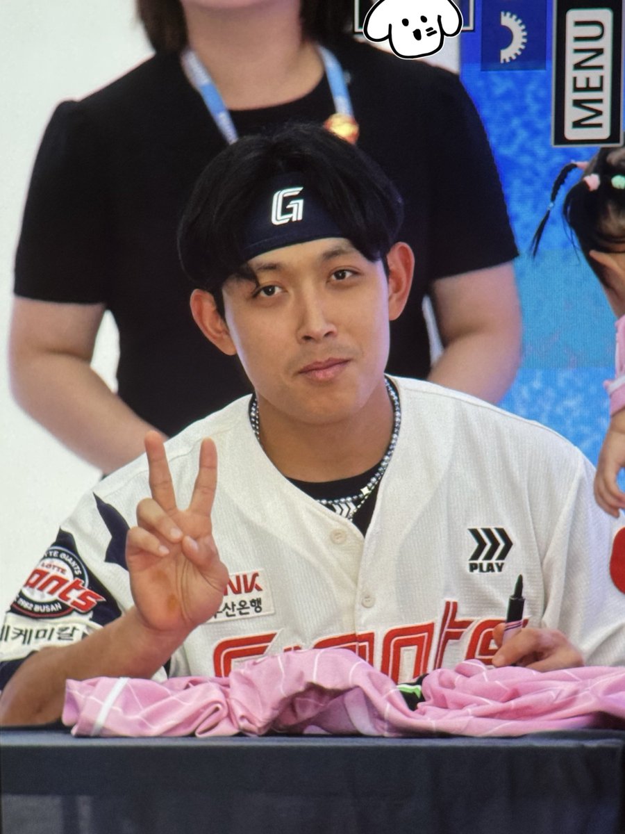 twink_ling_0's tweet photo. 올시즌 마지막 G스타 ✌️
#롯데자이언츠 #황성빈 https://t.co/LIvTCekeli