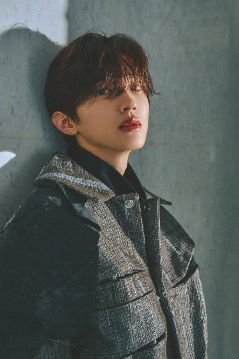 fanNaniwaNews's tweet photo. 道枝駿佑 ソロ表紙✨

10月20日発売
『madame FIGARO japon 12月号増刊』

表紙を飾り、8Pにわたる特集も掲載。
『道枝駿佑と待ち合わせ。』をお届けします📖

▼予約はこちら
https://t.co/0qo9UJ3Vnz

#PR #なにわ男子 #道枝駿佑 https://t.co/j8zlfWCz8y